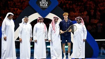 Jannik Sinner, rodeado de jeques en Riad.