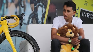 Cycling - Tour de France winner Egan Bernal receives hero&#039;s welcome at home - Zipaquira, Colombia - August 7, 2019     Colombia&#039;s Egan Bernal speaks to fans and family in his hometown  REUTERS/Luisa Gonzalez