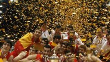 <b>CAMPEONES. </b>La Sub-18 masculina se llevó el Europeo 2011 con jugadores que han pasado a la Sub-20.