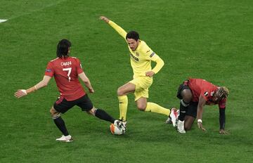 Dani Parejo con Edinson Cavani y Paul Pogba.