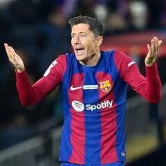 Lewandowski alarga las dudas