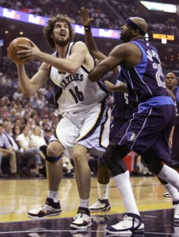 Pau Gasol en 2006 se dejó barba larga y melena.