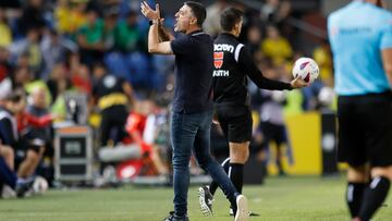 García Pimienta y la odisea de los viajes: “Que se pongan en nuestro lugar: los tenemos así cada 15 días”