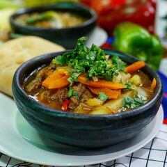 Estudio revela en qué regiones de Chile se puede conseguir la canasta de Fiestas Patrias más económica y la más cara del 2024