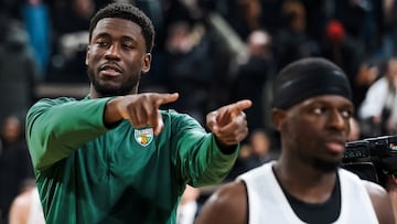 Moses Wright y Sylvain Francisco, durante un partido con el Zalgiris.