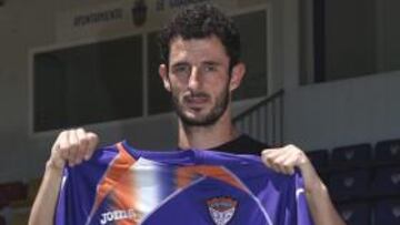 Azkorra, con la elástica morada.