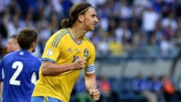 Ibrahimovic celebra uno de sus goles contra las Islas Feroe. 