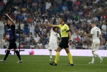 Jaime Latre dio por válido el gol de Benzema.