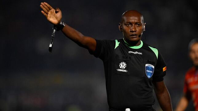 Así es Augusto Aragón, el árbitro del Palestino - Medellín de Copa Sudamericana