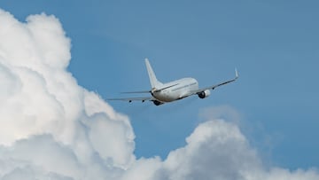 El piloto y el copiloto de un avión se duermen durante media hora en pleno vuelo