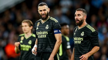 Benzema y Carvajal, cariacontecidos, durante el partido del Etihad.