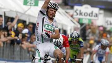 Di Luca se lleva la primera etapa de montaña, el sueco Lovkvist es el nuevo líder