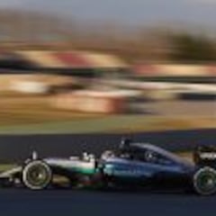 Mercedes rodó 3.137 kilómetros en el test; McLaren, sólo 1.196