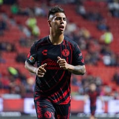 Efraín Álvarez ya es de Chivas