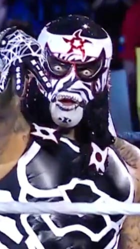 Penta en su debut en la WWE.