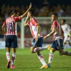 Igualada con sabor a triunfo para Chivas, que pierde a Salcido