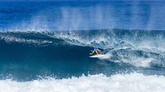 Dos surfistas vascas, en posiciones de ascenso a la máxima división mundial a falta de una prueba