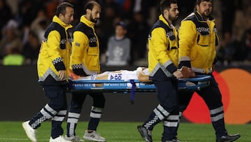 FC Copenhagen's Mexican defender #13 Rodrigo Huescas is carried off the field on a stretcher after suffering an injury during the UEFA Champions League first round day 2 football match between Qarabag FC and FC Copenhagen at the Tofiq Bahramov Republican Stadium in Baku on October 1, 2025. (Photo by Giorgi ARJEVANIDZE / AFP)