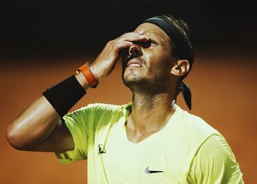 Rafa Nadal eligió el Masters 1.000 de Roma, que había ganado ya nueve veces, para regresar a la competición casi siete meses después de jugar su último partido en Acapulco. En el debut barrió a Carreño y después superó a Lajovic, pero en cuartos, Schwartzman puso fin a su mala racha frente al mallorquín (0-9) y le eliminó. Djokovic se impuso al argentino en la final y se puso primero en la tabla de títulos de la categoría con 36, por delante de Nadal. Además, el de Belgrado anunció la creación de una nueva asociación de jugadores al margen del Consejo ATP, la PTPA. El torneo WTA lo ganó Simona Halep.