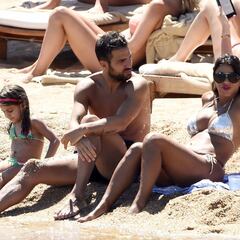 Cesc Fàbregas and Daniella Seman chill out on the beach