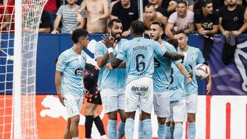 Los jugadores del Celta celebran el primer gol de su equipo ante Osasuna en El Sadar.