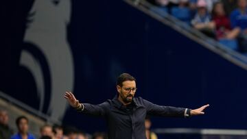 El entrenador del Getafe José Bordalás, durante el partido de Liga de Primera División correspondiente a la jornada 32 que disputan Espanyol y Getafe en el RCDE Stadium.