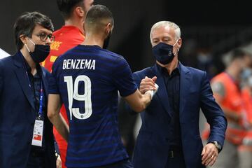 Días antes de la última jornada liguera, una noticia alegra el vestuario blanco: Didier Deschamps, seleccionador francés, convoca a Karim Benzema para disputar la Eurocopa con ‘Les Bleus’. Benzema llevaba casi cinco años sin ser convocado por la selección gala debido a su implicación en el llamado ‘Sextape’, un escándalo en el que el delantero madridista se veía involucrado en un caso de chantaje a su compañero de selección Matthieu Valbuena.