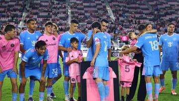 FORT LAUDERDALE, FLORIDA - OCTOBER 04: Sergio Busquets #5 of Inter Miami CF greets teammate Lionel Messi #10 during his retirement ceremony from Inter Miami CF after the MLS match between Inter Miami CF and New England Revolution at Chase Stadium on October 04, 2025 in Fort Lauderdale, Florida. Megan Briggs/Getty Images/AFP (Photo by Megan Briggs / GETTY IMAGES NORTH AMERICA / Getty Images via AFP)