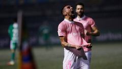 Dos cabezazos mantienen viva la última ilusión de la UC