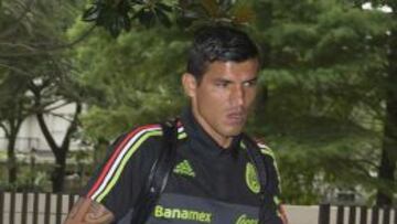 El defensa mexicano está de regreso en nuestro país tras causar baja en el Tri.