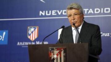 Enrique Cerezo, presidente del Atl&eacute;tico de Madrid durante su visita hoy al estadio de &#039;La Peineta&#039;.
 
 
 
 
 