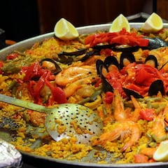 ¿En qué se diferencia una paella de un arroz caldero y un arroz a banda?