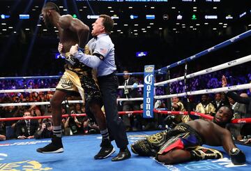 El boxeador estadounidense retuvo el título mundial de los pesados del Consejo Mundial en el primer asalto a los 2 minutos 59 segundos dejando KO al haitiano-canadiense.