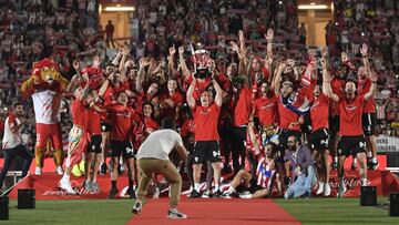 Los jugadores del Almer&iacute;a celebraron el ascenso.