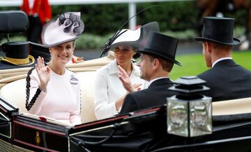 Los Duques de Sussex y los Condes de Wessex llegando a Ascot.