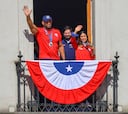 Crovetto, Yasmani y Boric se asoman por el balcón de La Moneda y así los recibe Chile: el video del momento