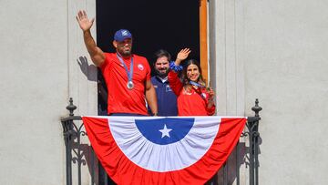 Santiago, 12 agosto 2024.
El Presidente Gabriel Boric Font el ministro del Deporte, Jaime Pizarro reciben a los medallistas olímpicos del Team Chile Francisca Crovetto y Yasmani Acosta en el Palacio de La Moneda luego de su participacion en los juegos Olimpicos Paris 2024.
Marcelo Hernandez/Photosport
Santiago, August 12, 2024.
President Gabriel Boric Font and the Minister of Sports, Jaime Pizarro, receive the Olympic medalists of Team Chile, Francisca Crovetto and Yasmani Acosta, at the Palacio de La Moneda after their participation in the Paris 2024 Olympic Games.
Marcelo Hernandez/Photosport