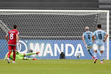 AMDEP1437. LA PLATA (ARGENTINA), 21/05/2023.- Dor Turgeman (2-d) de Israel anota un gol de penalti hoy, en un partido del grupo C de la Copa Mundial de Fútbol sub-20 entre Israel y Colombia en el estadio Diego Armando Maradona en La Plata (Argentina). EFE/ Demian Alday Estevez
