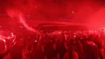 BARCELONA, SPAIN - MARCH 20: Supporters of RCD Espanyol receives the team during the Liga Smartbank match betwen RCD Espanyol de Barcelona and UD Logrones at RCDE Stadium on March 20, 2021 in Barcelona, Spain. Sporting stadiums around Spain remain under