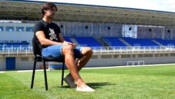 Fernando Morientes posa en el estadio Fernando Torres de Fuenlabrada.