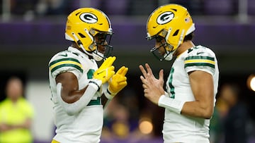 MINNEAPOLIS, MINNESOTA - DECEMBER 31: Patrick Taylor #27 and Jordan Love #10 of the Green Bay Packers warm up prior to a game against the Minnesota Vikings at U.S. Bank Stadium on December 31, 2023 in Minneapolis, Minnesota. David Berding/Getty Images/AFP (Photo by David Berding / GETTY IMAGES NORTH AMERICA / Getty Images via AFP)