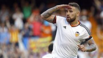 Nicolás Otamendi, tras marcar un gol con el Valencia