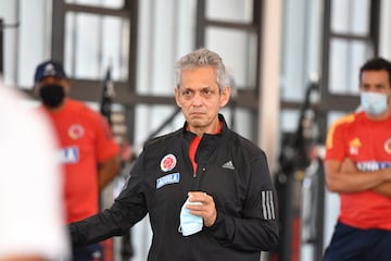 El entrenador colombiano, Reinaldo Rueda, realizó el primer entrenamiento con los jugadores convocados del FPC al microciclo que se lleva a cabo en la Sede Deportiva de la Federación Colombiana de Fútbol. 