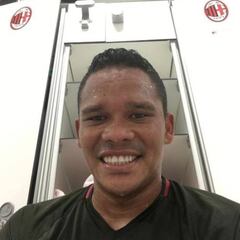 Carlos Bacca continúa con su puesta a punto en Milanello