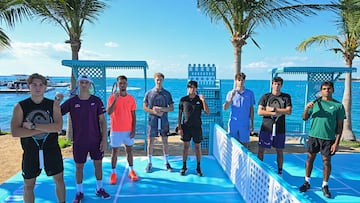 Justin Engel, Nicolai Budkov Kjaer, Dino Prizmic, Martin Landaluce, Learner Tien, Alexander Blockx, Rafael Jodar y Nishesh Basavareddy posan en la foto de grupo de las NextGen ATP Finals de Yeda (Arabia Saudí)
