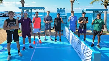 Justin Engel, Nicolai Budkov Kjaer, Dino Prizmic, Martin Landaluce, Learner Tien, Alexander Blockx, Rafael Jodar y Nishesh Basavareddy posan en la foto de grupo de las NextGen ATP Finals de Yeda (Arabia Saudí)