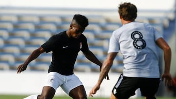 Ram&oacute;n Azeez durante el partido ante el Reading.