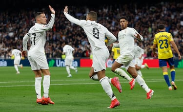 Mbappé celebra con sus compañeros el 1-1 a Las Palmas. 