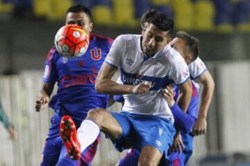 El jugador de Universidad de Chile Juan Leiva,  disputa el balon con Guillermo Maripan de Universidad Catolica durante el partido de Super Copa en el estadio Ester Roa de Concepcion, Chile.