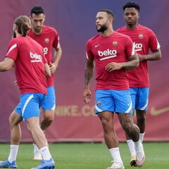 El club mantiene el enigma de los dorsales de Coutinho y Mingueza